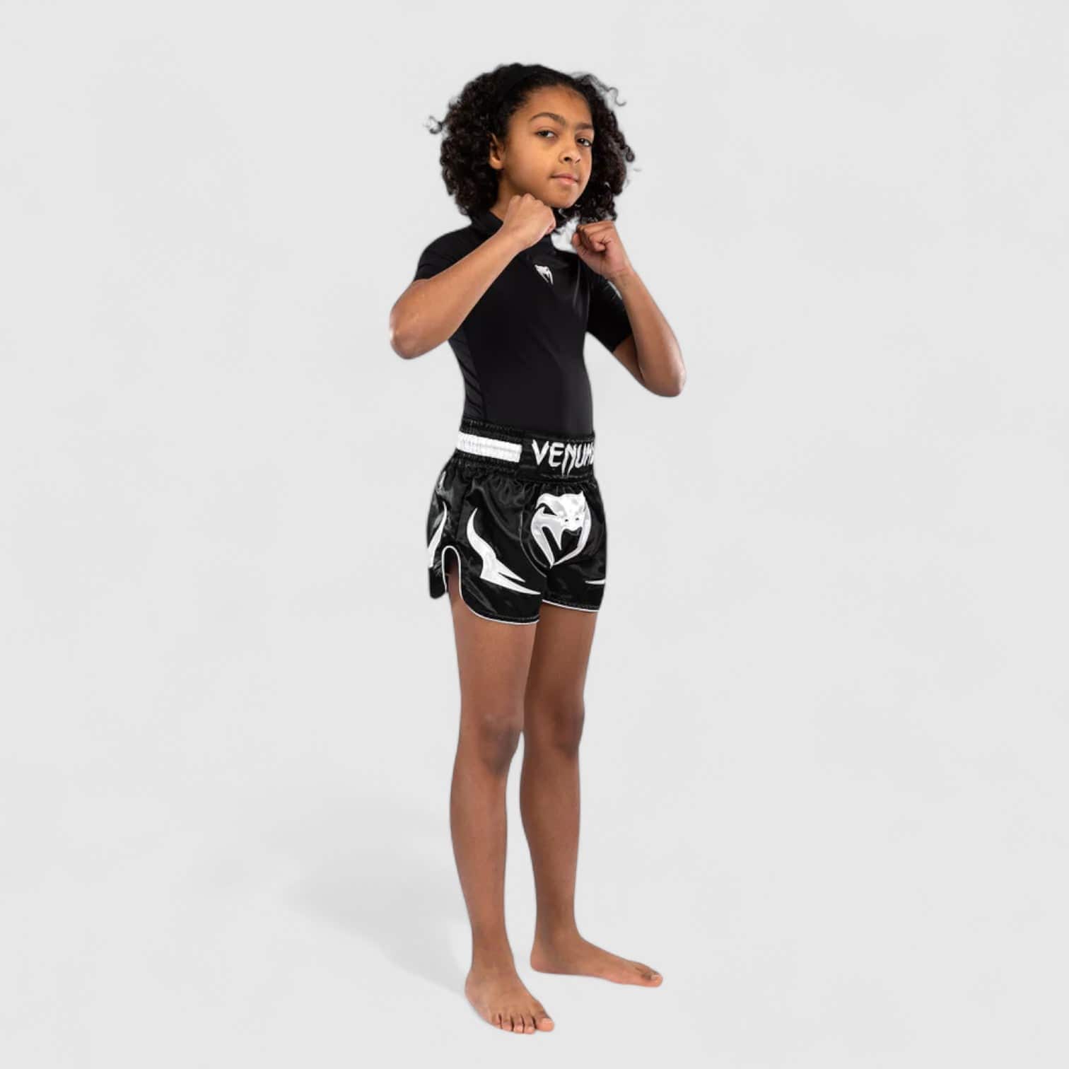 VENUM Inferno Muay Thai-shorts for barn – Svart